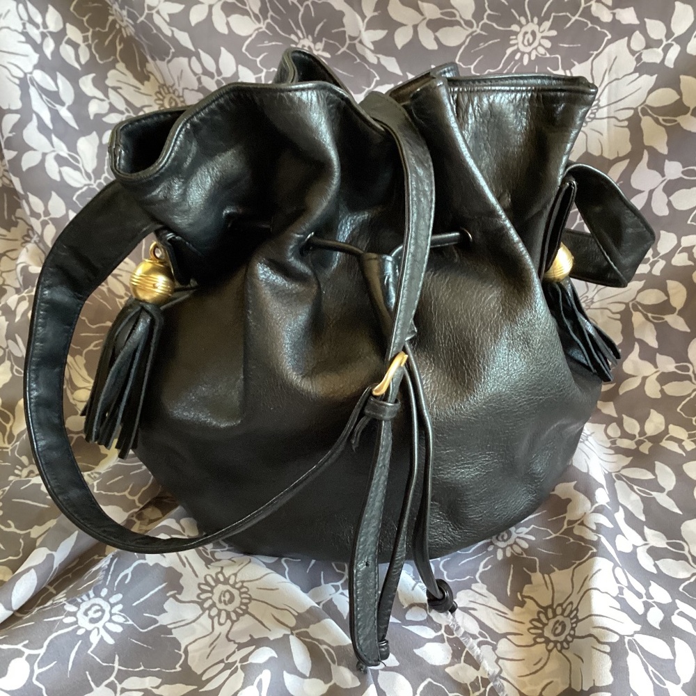 ROBINSON’S Black Leather Drawstring Handbag